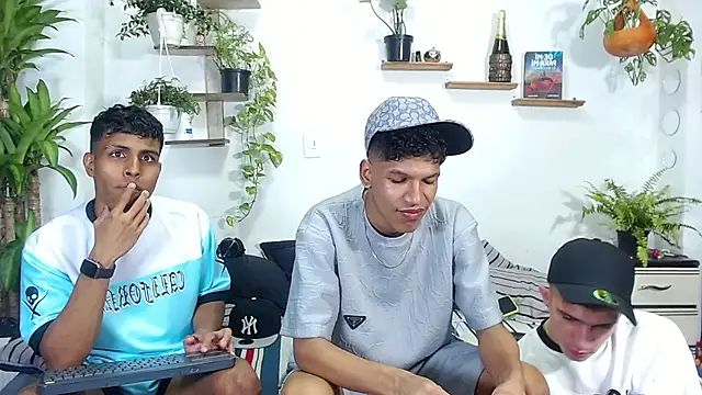 Interracial_Snow_Bunny's cam snapshot