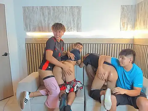 friendslikeplay's cam snapshot