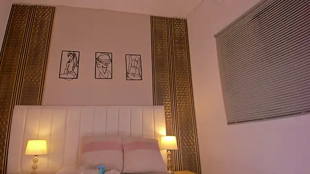 zoe_sky_'s cam snapshot