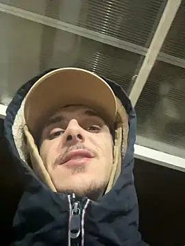 groschibre40100 live sex cam