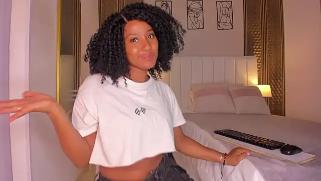 zoe_sky_'s cam snapshot