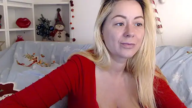 _karolynesyera_'s cam snapshot