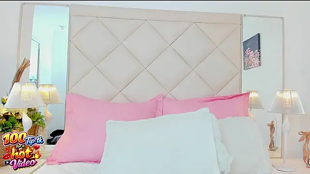 LuciaBenett_'s cam snapshot