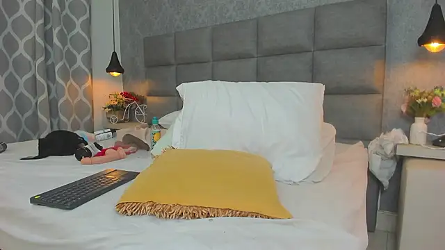 emilyy_r's cam snapshot