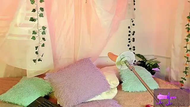 Lolalewis777's cam snapshot