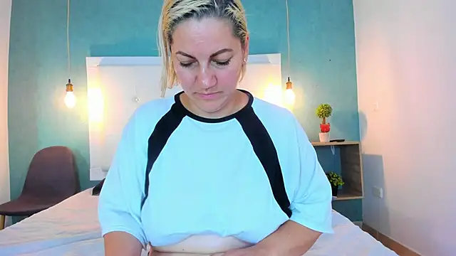 Heidy_milf's cam snapshot