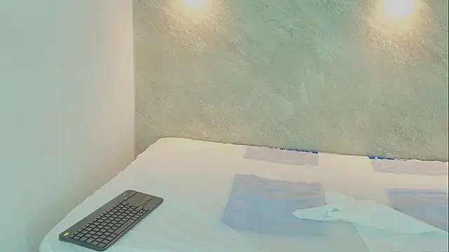 Emmy_lander1's cam snapshot