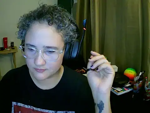 lolalicious_7583's cam snapshot