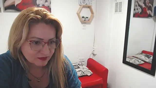 DIVAX_MONSERRAT's cam snapshot