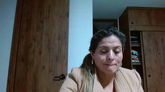 linda-mature43's cam snapshot