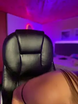 Isabella18_pink's cam snapshot