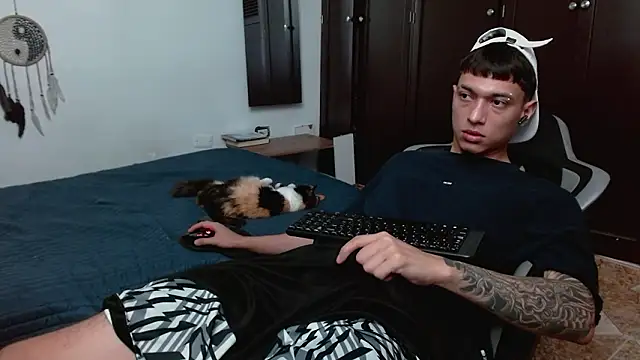 aaron_blug's cam snapshot