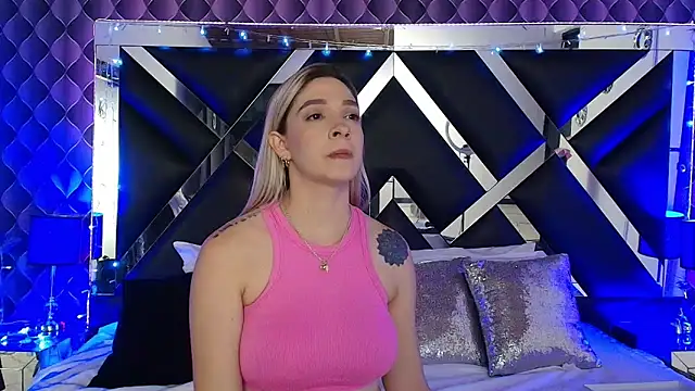 victoriaa_lee_'s cam snapshot