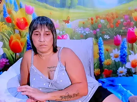 indianroxy's cam snapshot