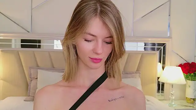 MeganMour's cam snapshot