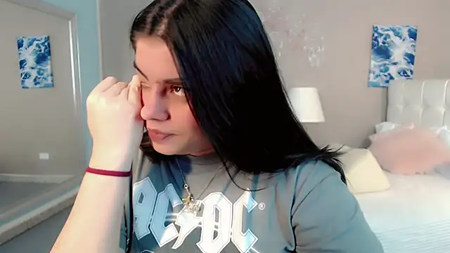 _Maddison_Ivanova_'s cam snapshot