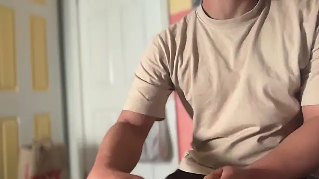 LosAngelesUncutLatino's cam snapshot