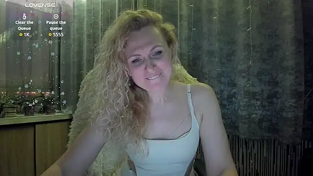 LanaLight_x's cam snapshot