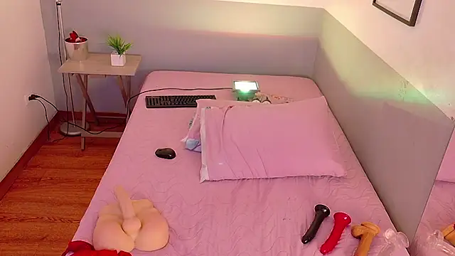 cutepetitee's cam snapshot