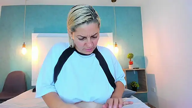 Heidy_milf's cam snapshot