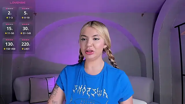 NiaHolland live sex cam