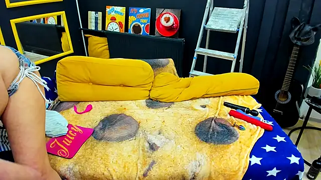 FlirtyMary live sex cam