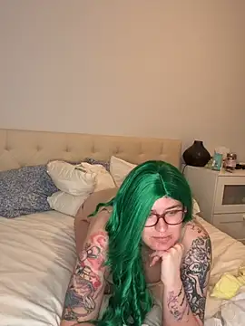 DaisyBlake's cam snapshot