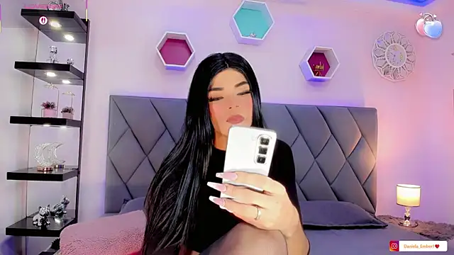 Amira_Ember live sex cam