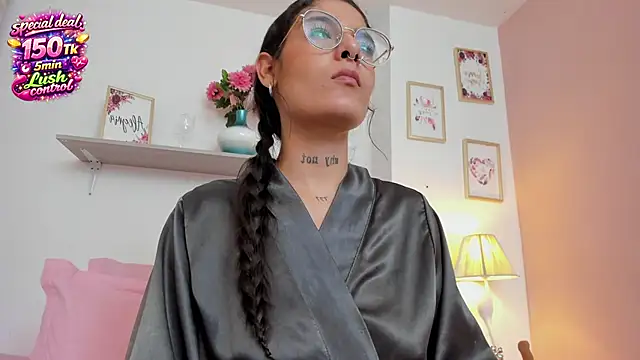 LauraRaider's cam snapshot