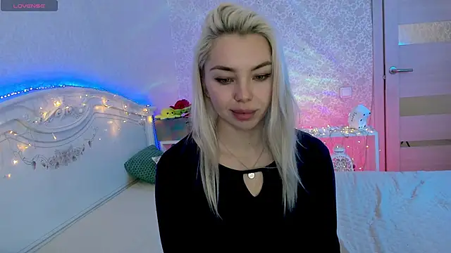 LillyMoure_'s cam snapshot