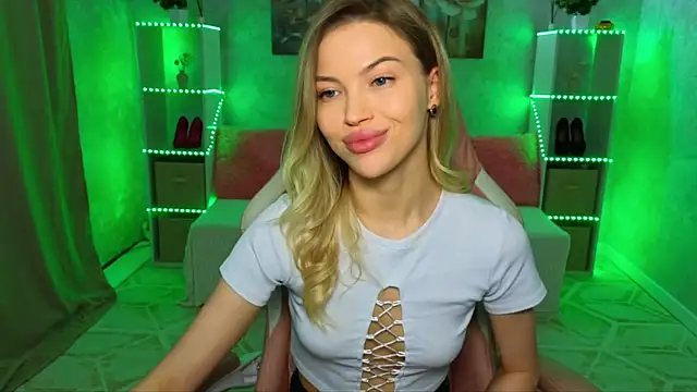 EmmyMills's cam snapshot