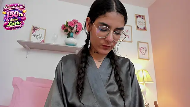 LauraRaider's cam snapshot