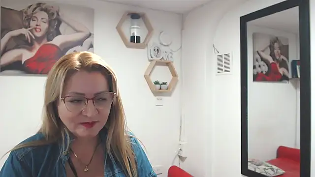 DIVAX_MONSERRAT's cam snapshot