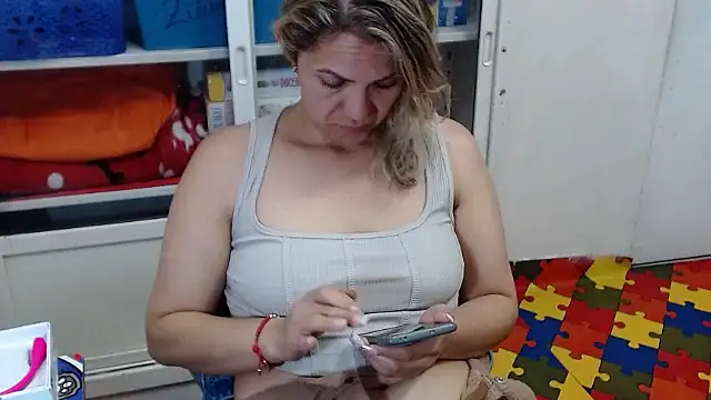 Chantal_hott's cam snapshot