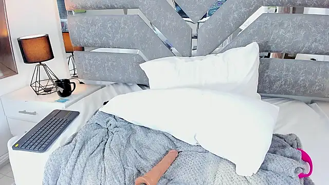 Slut_Milf_'s cam snapshot