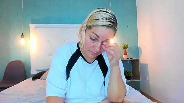 Heidy_milf's cam snapshot