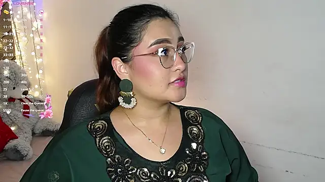 heluejamil's cam snapshot