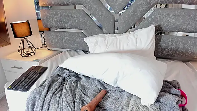 Slut_Milf_'s cam snapshot