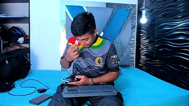 Naty_And_Maxx's cam snapshot