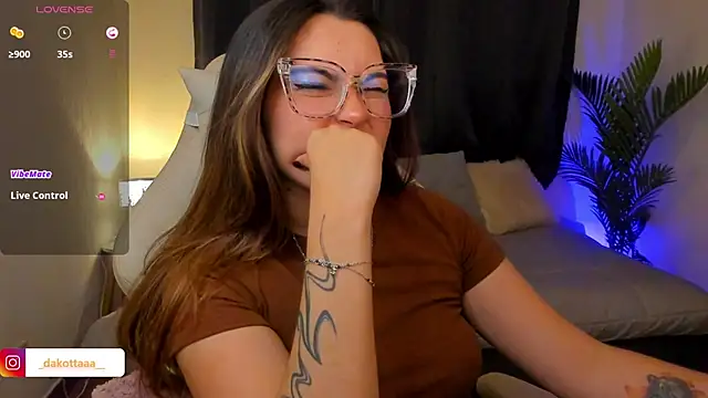 dakottaa_'s cam snapshot
