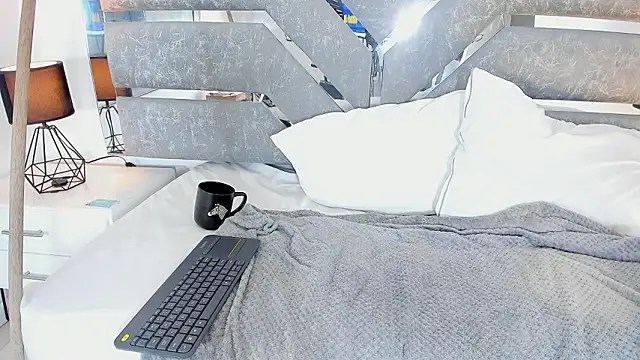 Slut_Milf_'s cam snapshot