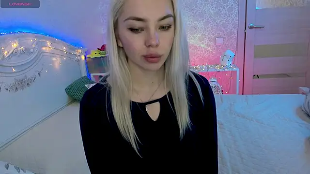 LillyMoure_'s cam snapshot