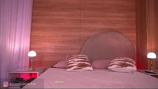 danna_berlin_'s cam snapshot