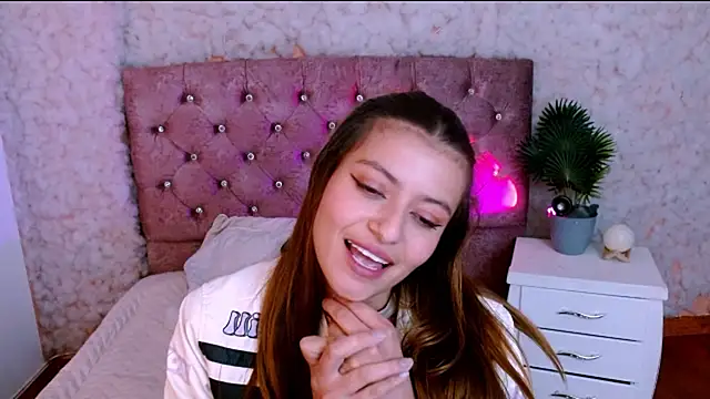 viky_evanss's cam snapshot