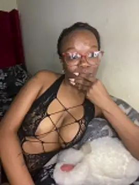 YummyMelanin117's cam snapshot