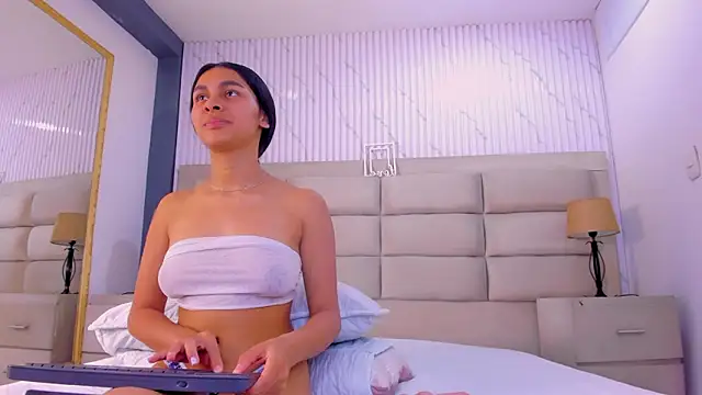 ManuelaEvans_'s cam snapshot