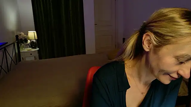 ZoeGrant's cam snapshot