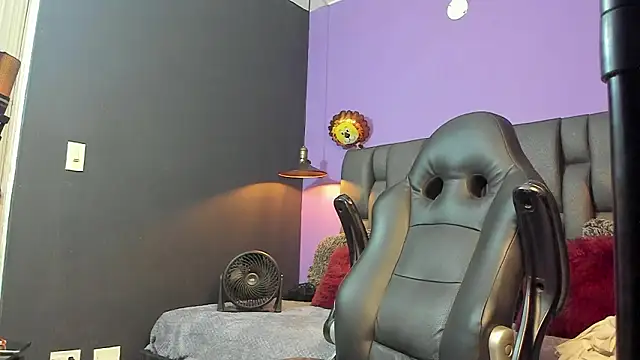 Lyon_vach live sex cam