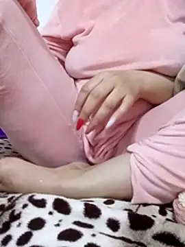 Bombamom's cam snapshot