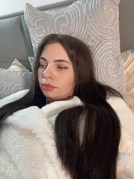 CurlyLara's cam snapshot